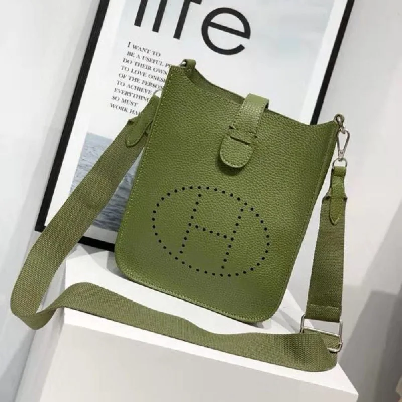 

New Products New Arrival Casual Versatile Fashion Western Style Textured Bag Simple H with Holes Hand Single-shoulder Bag for Wo