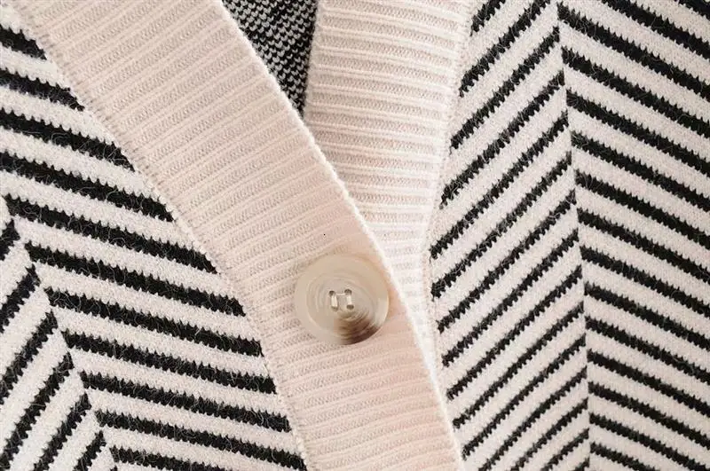 TVVOVVIN autumn women's new sweater Korean version of the loose striped sweater cardigan long-sleeved V-neck X728
