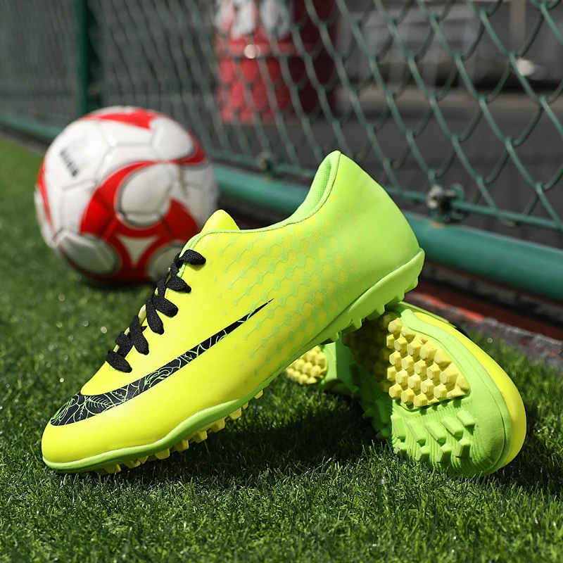 Зеленый Футбольные бутсы для помещений сверхтонкие дышащие Chuteira Futebol высококачественные дешевые мужские сникерсы Superfly TF дети 32-44 - Цвет: Зеленый