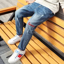 Джинсовые брюки для мальчиков г. Весенне-осенние штаны для мальчиков новые стильные Универсальные джинсовые брюки для мальчиков с вышитыми буквами