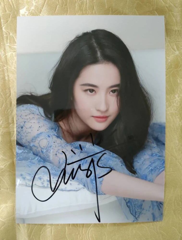Кристальный Liu Yifei с авторучкой подписанным фото 5*7 дюймов 102010|Фотоальбомы| |