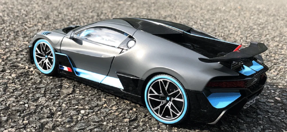 Bburago 1:18 Bugatti чугун Спорт Divo литье под давлением модель гоночный автомобиль в коробке