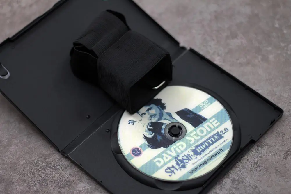 Splash Bottle 2 0 от David Stone (DVD и Gimmicks) Волшебные трюки реквизит крупным планом