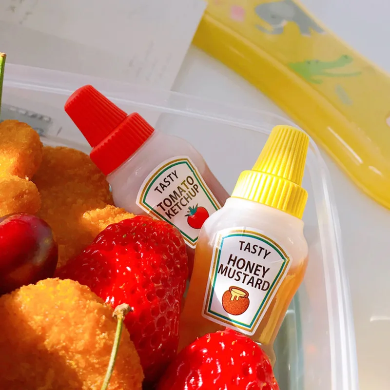 2pcs/set 25ML Mini Tomato Ketchup Bottle Portable Small Sauce Container Salad Dressing Container Pantry Containers for Bento Box food storage container
