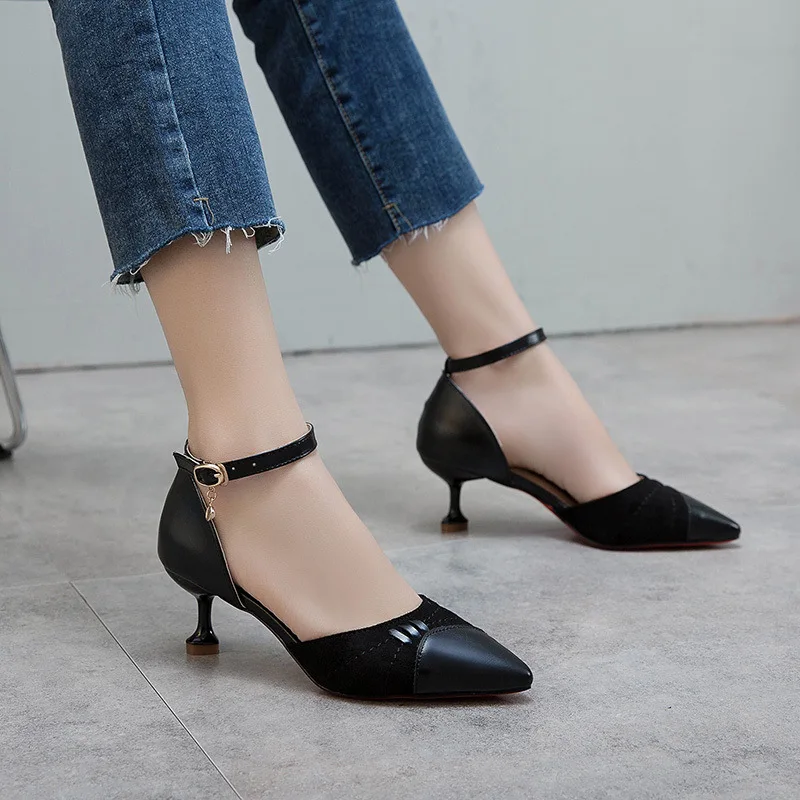 

2019 Spring Spool Heels Pointed Toe Straight-line Buckle Shoes Women's Hallow Man-made Diamond Fashion Shoes Semi-high Heeled Ko