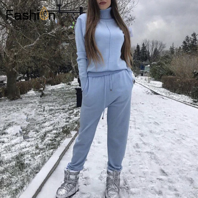 Зимний трикотажный костюм женский. Девушка в леггинсах зима. Девушка в зимних штанах. Спортивный костюм зимой. Девушка зимой в полный рост.