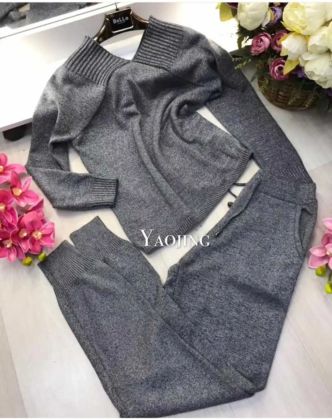 Распродажа! Трикотажный костюм с v-образным вырезом и завязками - Color: Gray