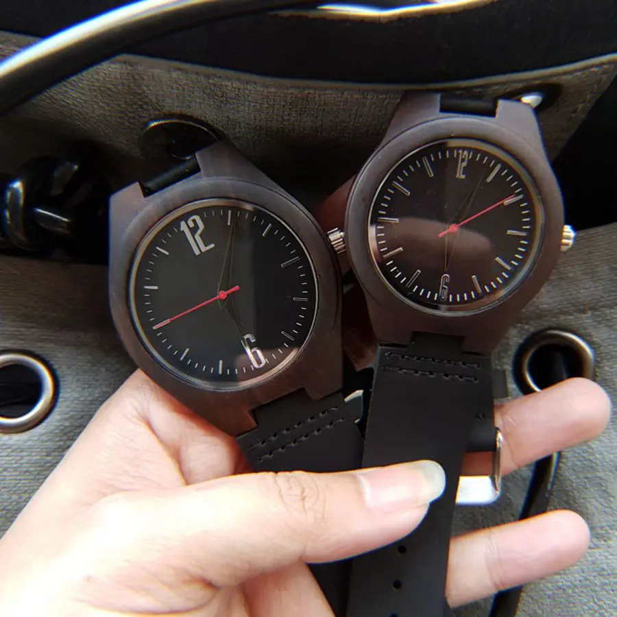 Online Regalos para amantes reloj de madera de ébano real de lujo para hombre Relojes de vestir de madera para mujer Relojes de Cuero genuino para hombre Relojes para el Día de San Valentín