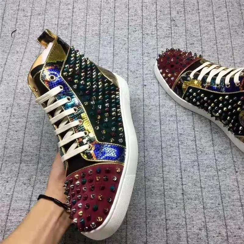 

Red bottom Women Men Leisure Flats Mesh Leather Spikes Rhinestone Red Bottom Sneakers Shoes High Quality Leisure Flats shoe35-46