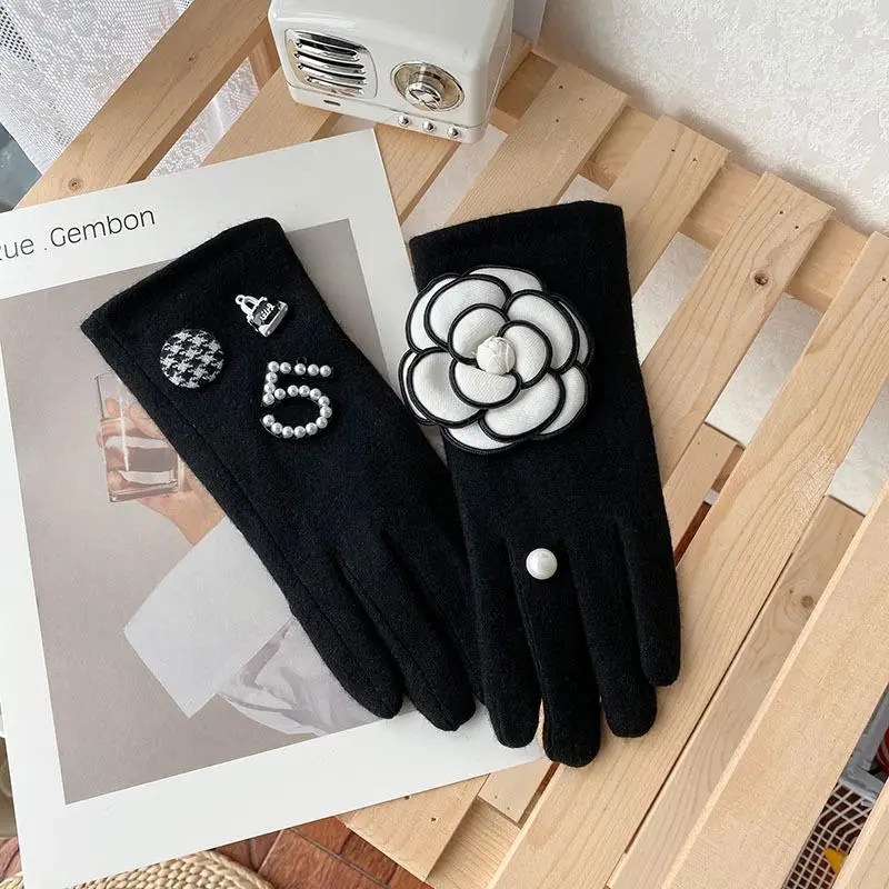 

Cashmere Gloves Small Incense Beads 5 Words Camellia Cashmere Gloves Korean Fashion Ladies Warm Touch Screen Gloves A433