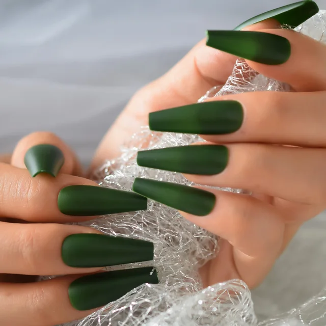 40+ Elegant Emerald Green Nails You'll Want To Copy! | Chasing Daisies