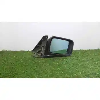 

60147 Right rearview Bmw 3 Series Saloon (e30)