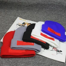 Новинка, вязанная зимняя шапка s для женщин и мужчин, мягкая теплая шапка, вязаная шапка, вязаная крючком, эластичные шапки Skullies, женские шапки с вышивкой