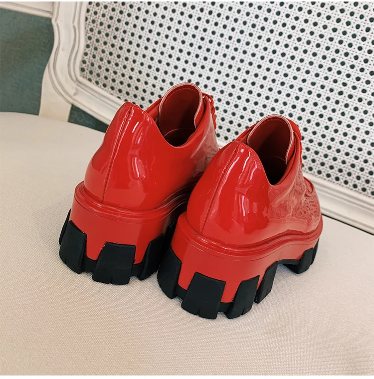 Британский стиль брендовые кроссовки обувь на плоской платформе со шнуровкой женские лоферы на толстой подошве с круглым носком Повседневная обувь красного, зеленого, черного цвета