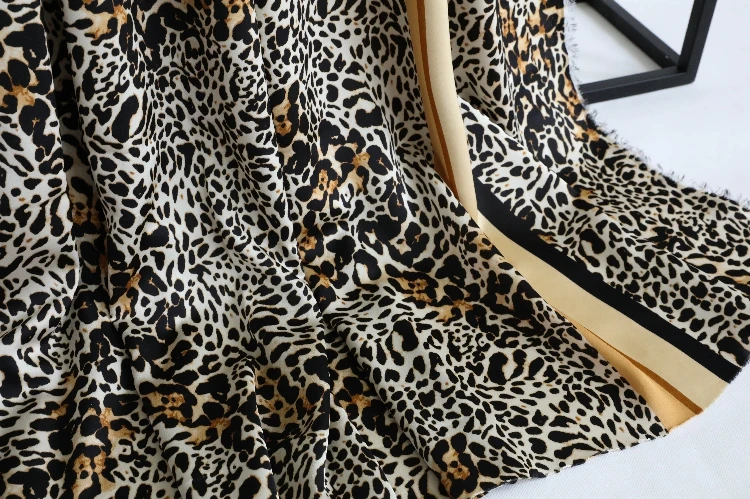 

IBOWS100*150cm new chiffon fabric snake pattern printing fabric, used for fabric sewing, DIY dress and scarf fabric