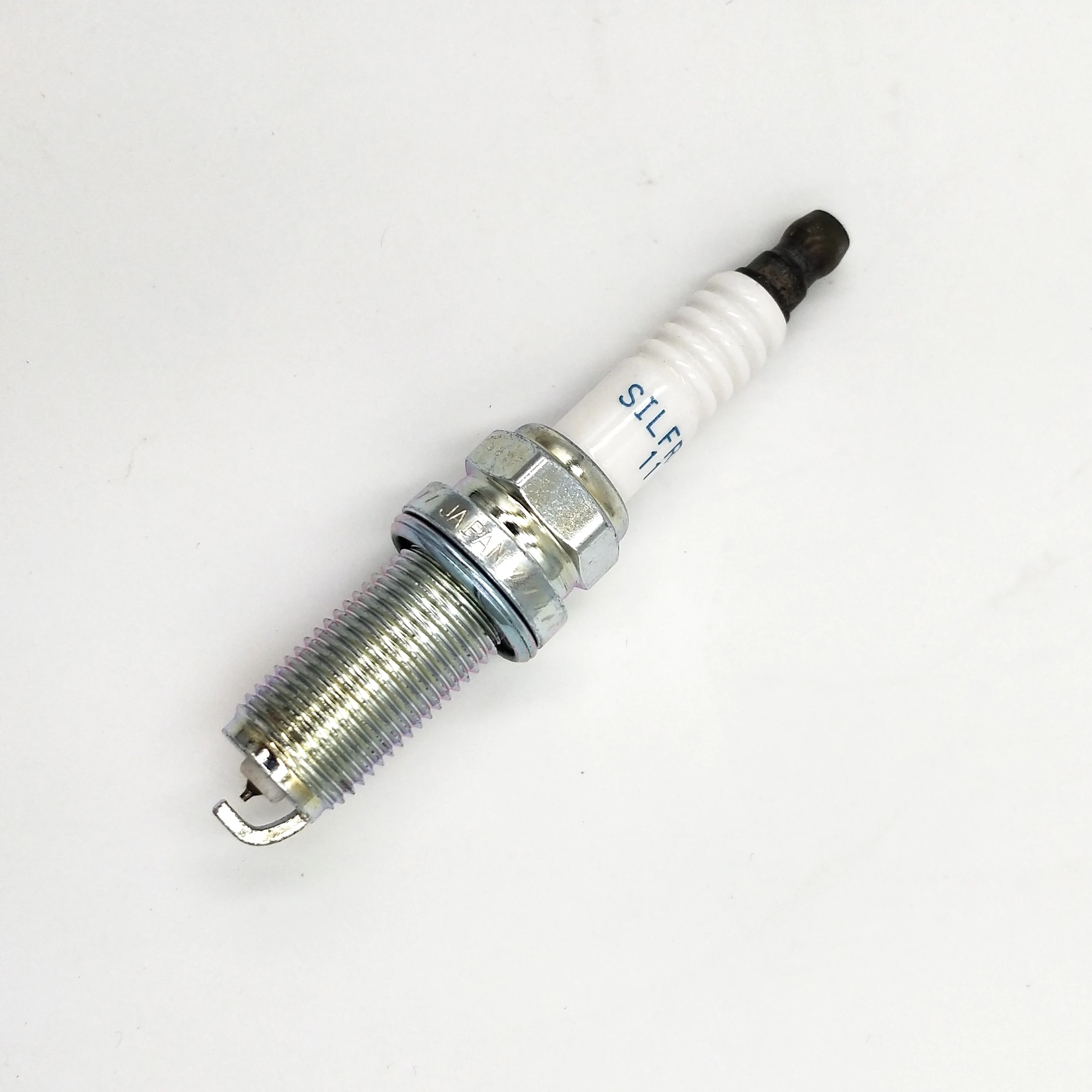 4 шт./лот 22401-AA720 SILFR6A11 22401AA720 SILFR6A-11 Iridium Свеча зажигания для SUBARU SUZUKI | Автомобили и