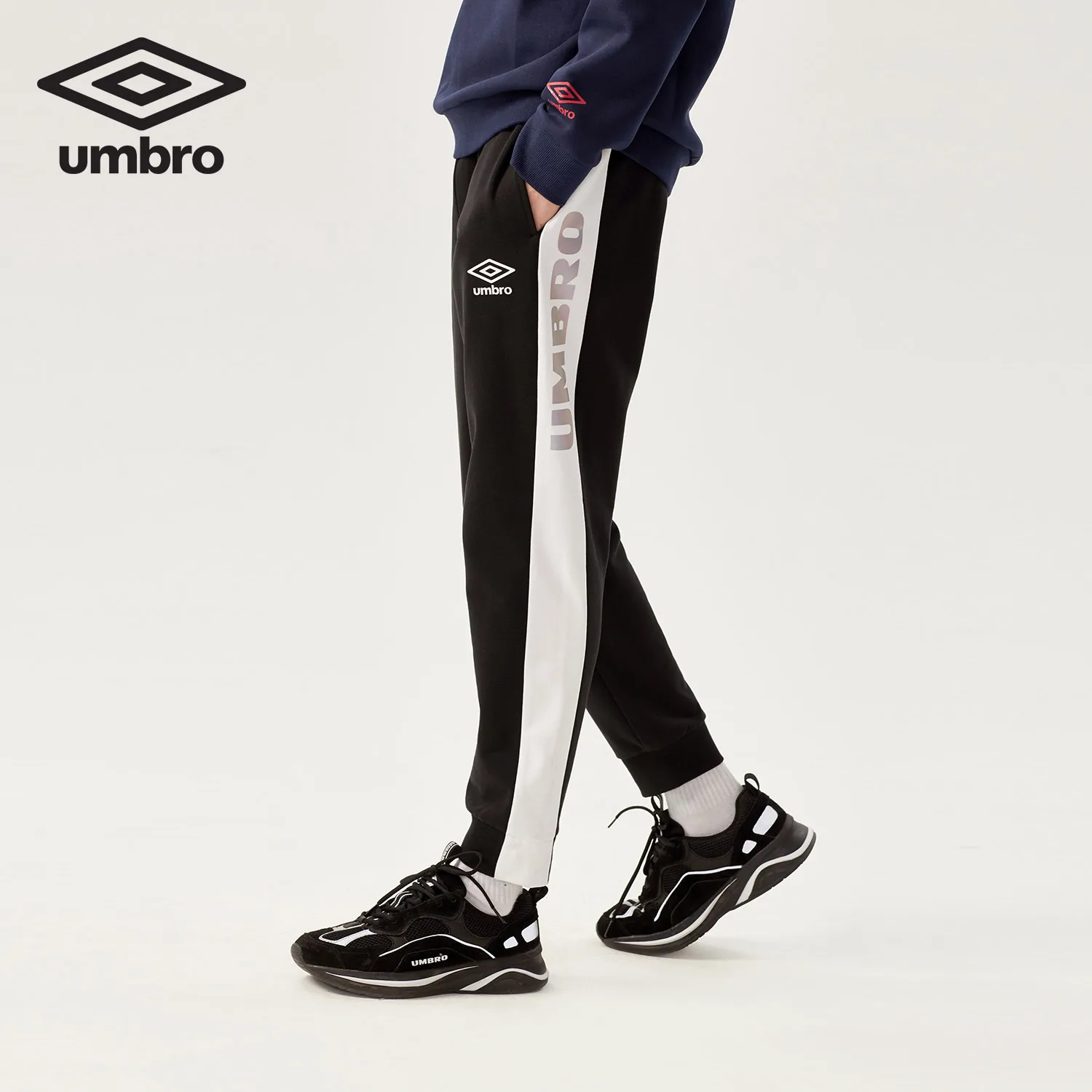 Мужские трикотажные брюки Umbro повседневные спортивные осень 2019 UO193AP2307 | Спорт и