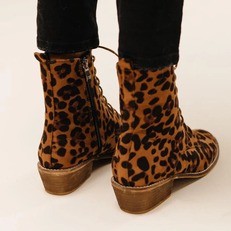 Осенние женские ботильоны леопардовая женская обувь на шнуровке с острым носком, женская обувь на не сужающемся книзу массивном каблуке Женская Ретро-обувь, большие размеры