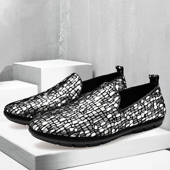 

Fashion 2020 Design New Genuine Leather Loafers Men Moccasin Sneakers Men Flat Casual Shoes Pointed Male Rhinestones Boat Shoes