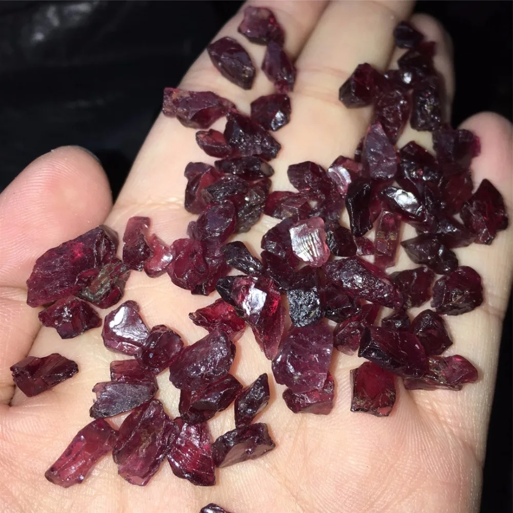 Garnet tumbled stones rough (1)