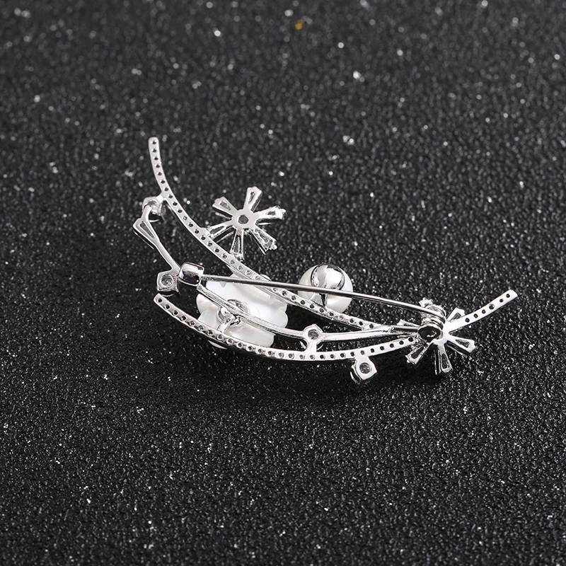 Rhinestone Flower Brooches For Women Simple Design Plum Blossom Pearl Shell Pin Fashion Jewelry Wedding Brooch Pin Broches Gift