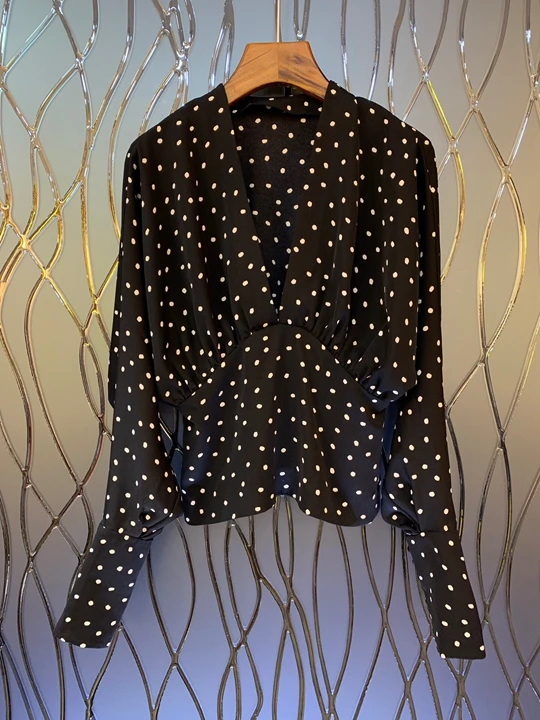 

Early Autumn, 2019 New Woman V-neck Point Printing Patterns Loose Long-sleeved Hundred-lapped Top 810