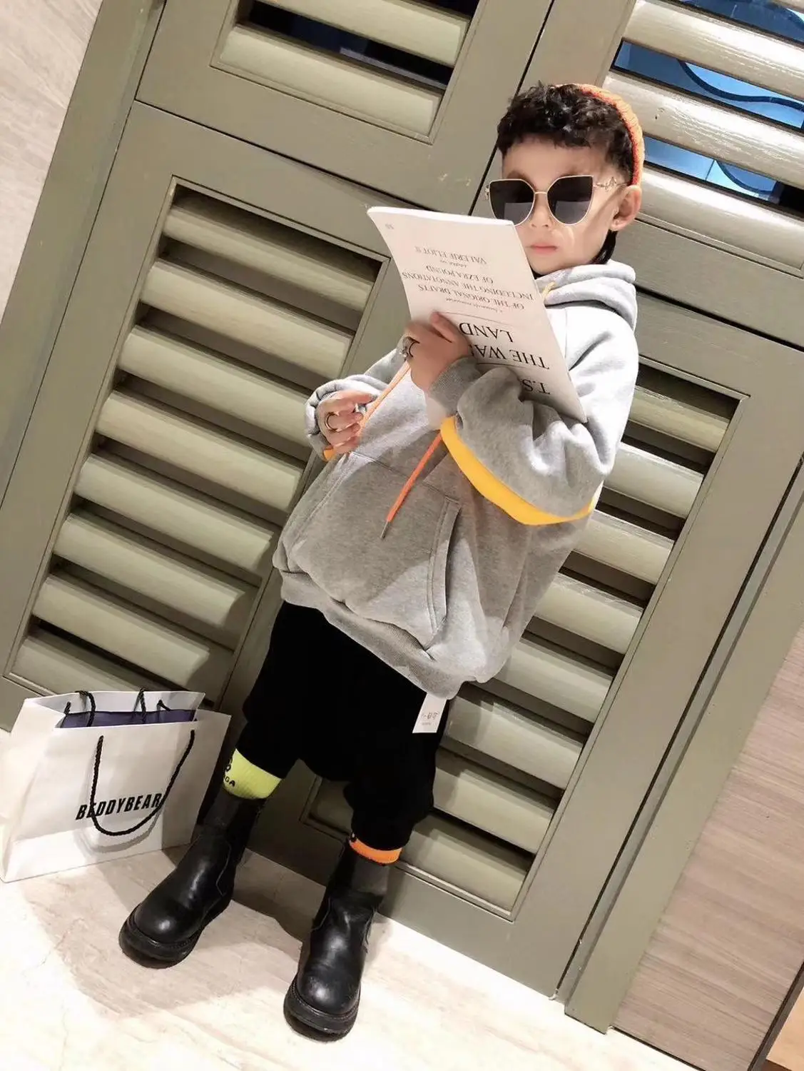 

2019 autumn and winter new boy fashion hooded collar letter pattern sweater warm padded outer wear T-shirt