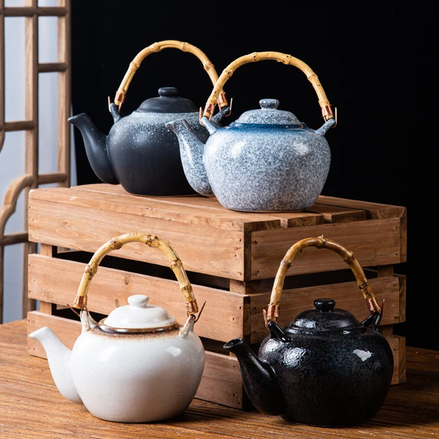 Théière en céramique / Ceramic teapot — Café Campagne