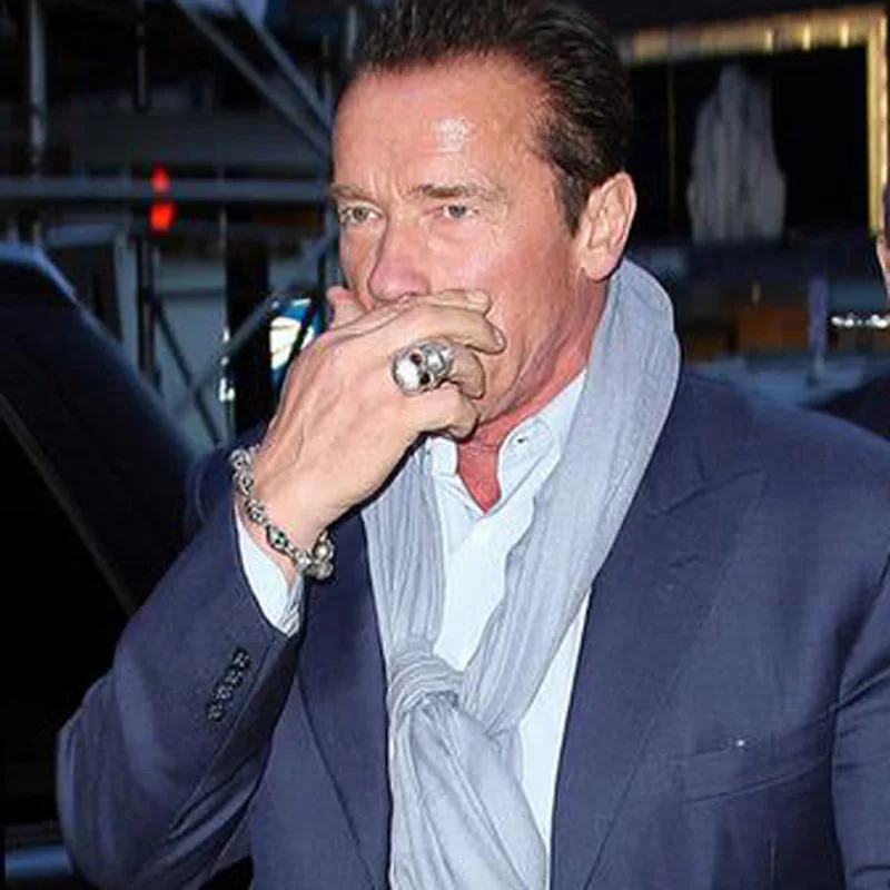 Arnold Schwarzenegger avec le bracelet Rock Squelette 