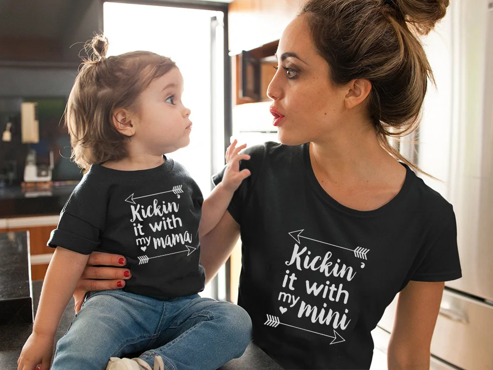 Kickin' It with My Mini и Mama Mommy and Me/комплект одинаковая футболка для мамы дочки сына