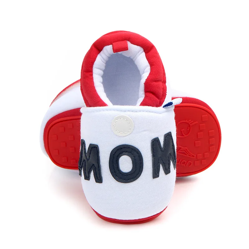 Детская обувь с надписью «I love Mom& Dad»; подарок для душа; детская кроватка для мальчиков; домашние тапочки для малышей с мягкой подошвой; тапочки для малышей с сердечком