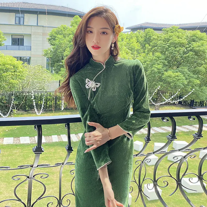 

Autumn Winter Long-sleeved Cheongsam 2021 New Green Velvet Thickening Improved Young Models Retro Chinese Style High-end Elegant