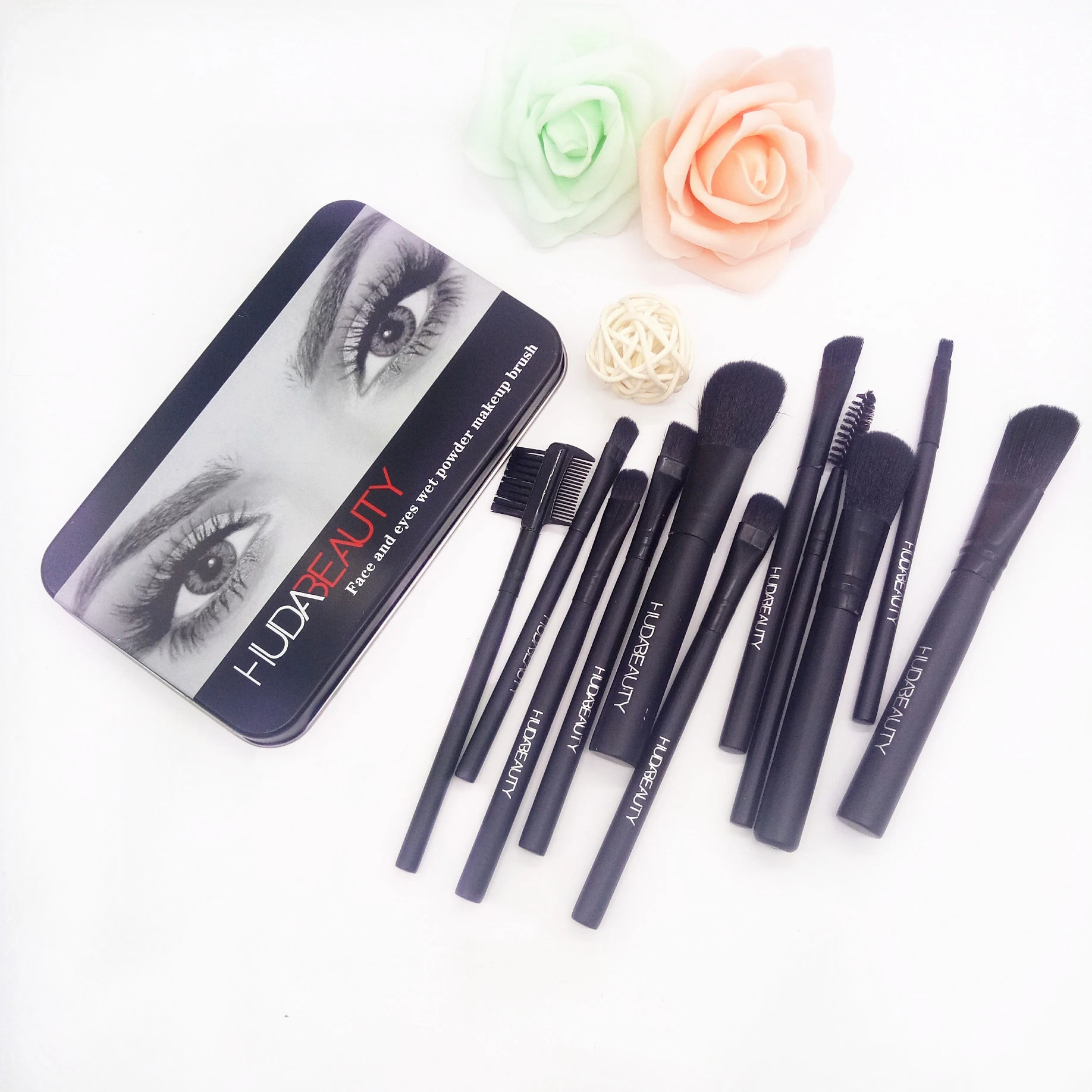 Набор кистей для макияжа HUDA BEAUTY 12 шт. с железной коробкой румяна пудры основы