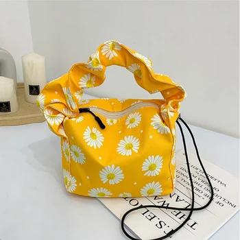 

Fashion Print Daisy Pleated Handbags Women Drawstring Daisy Shoulder Bags 2020 New Underarm Lady Tote Bag Females Fold Handbags