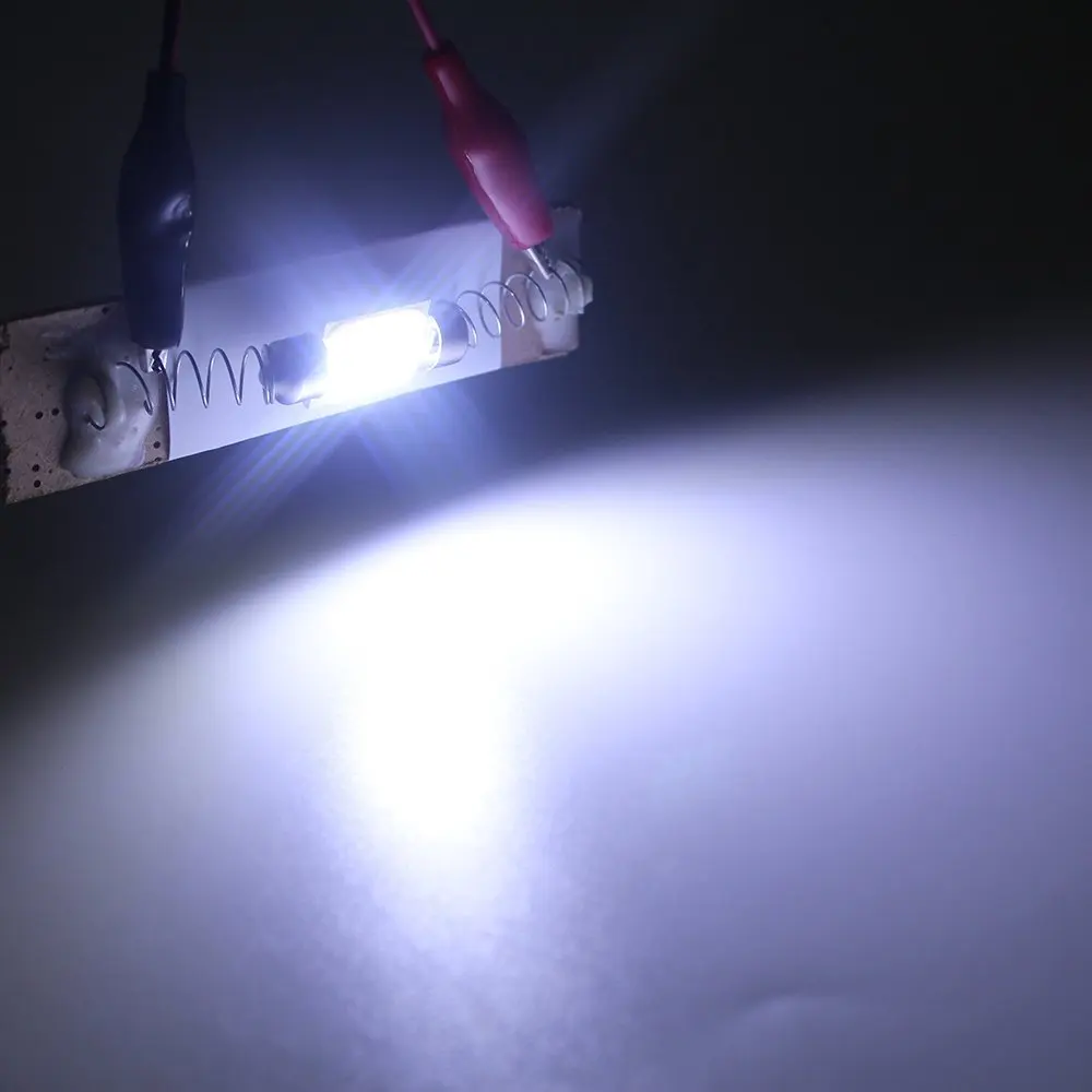 Рисунок 4 - лампы для чтения на крыше автомобиля