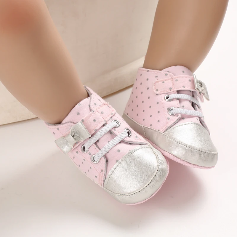 Обувь для маленьких мальчиков и девочек; парусиновые на мягкой подошве в горошек; кроссовки для малышей