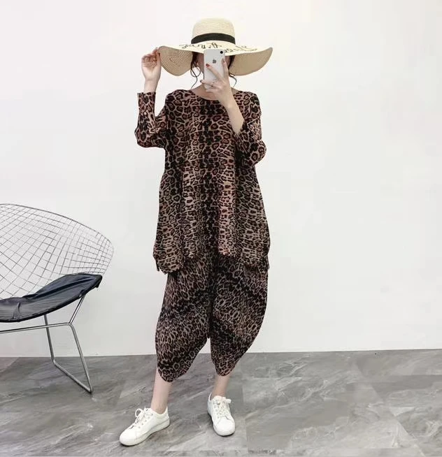 Miyake, модный трапециевидный Топ, плиссированные штанишки, леопардовый комплект