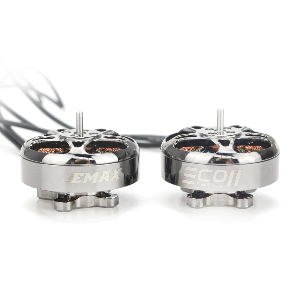 Moteur brushless RC 1600KV avec dissipateur thermique, prêt pour montage sur voiture.