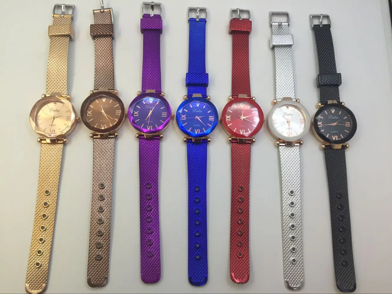 

Dalas Colorful Tape Diamond Set Luminous Watch Student's Watch