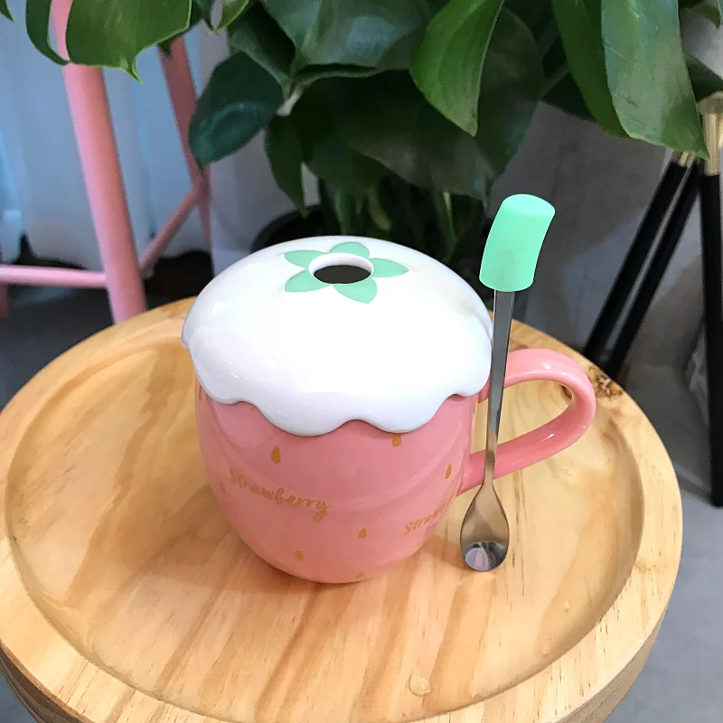 Мультяшная Милая Клубничная керамическая чашка с крышкой ложкой Корейская креативная Девичья чашка с сердцем для студентов, офиса, завтрака, молока BB50MK