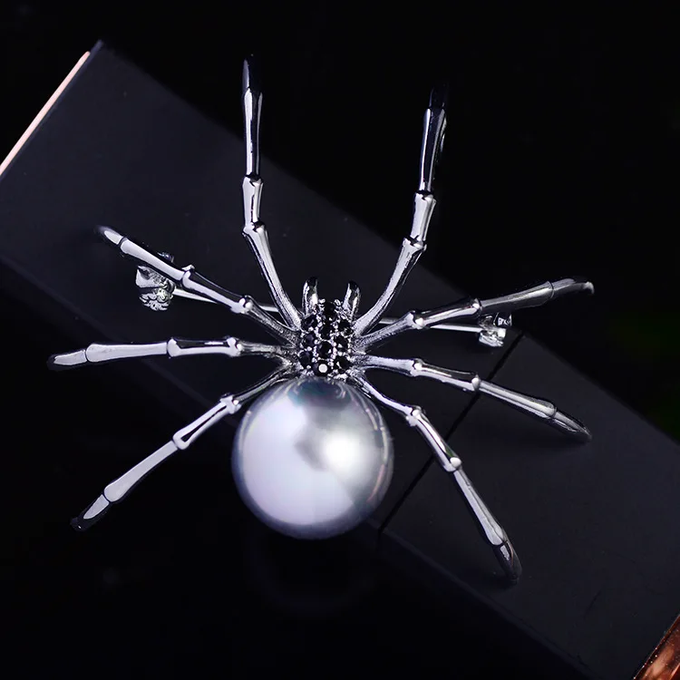 蜘蛛胸针
