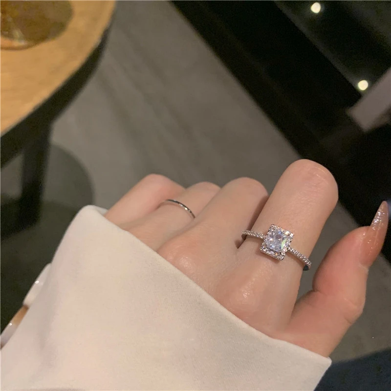 ZN Cincin Zirkon Kubik Persegi Halus 