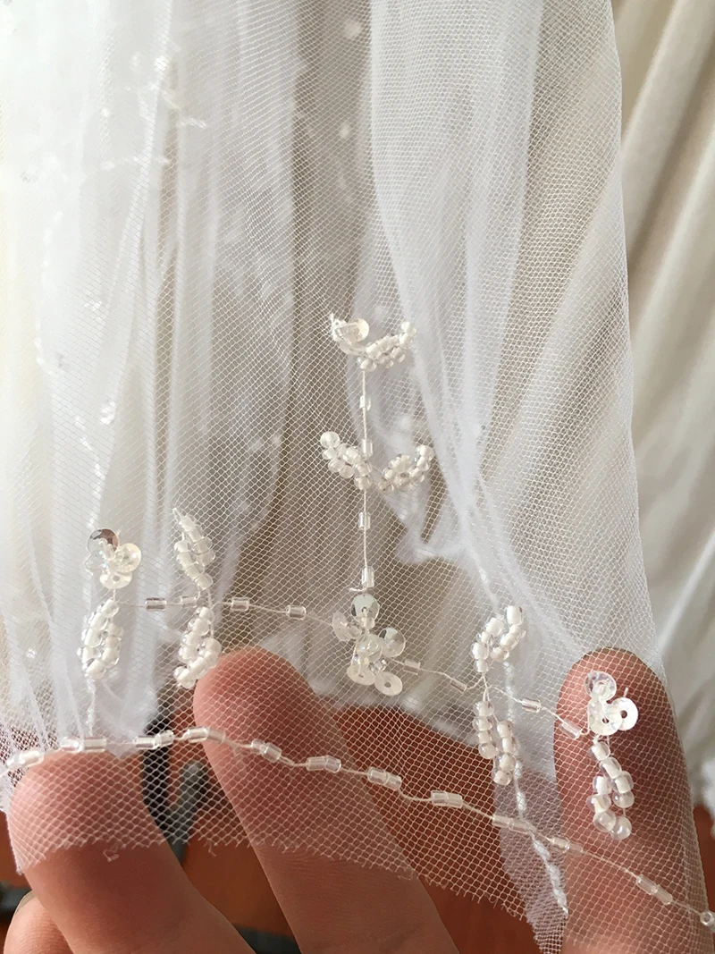 Elegant Women Wedding Veil With Crystal Edge 2 Layers Short Bridal Veil Comb Together Elegant Women Wedding Veil With Crystal Edge 2 Layers Short Bridal Veil Comb Together