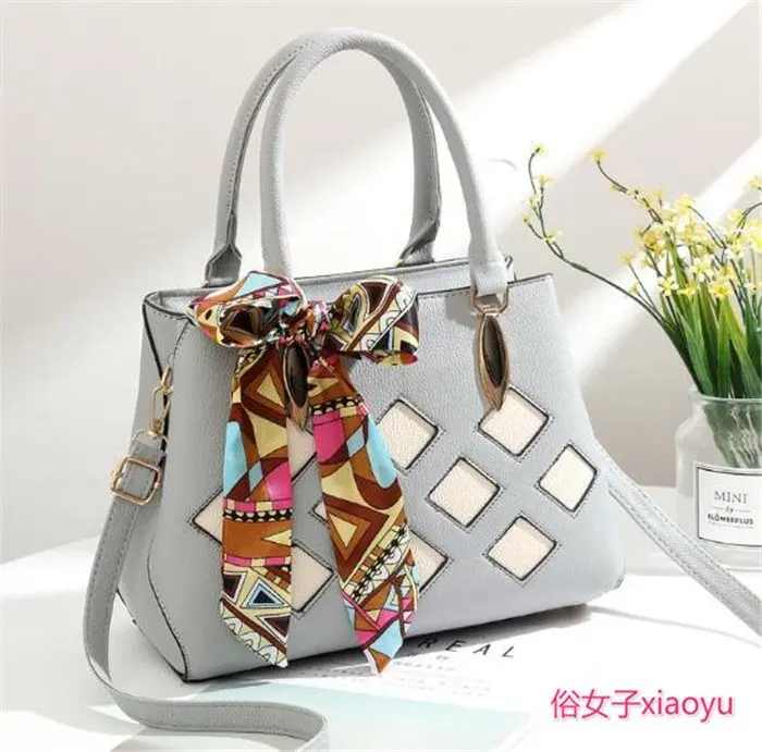 

2019 New Embroidery Thread Tote Handbag Large Capacity Silk Scarf Brand Designer Messenger Bag Ladies Shoulder Crossbody Handbag