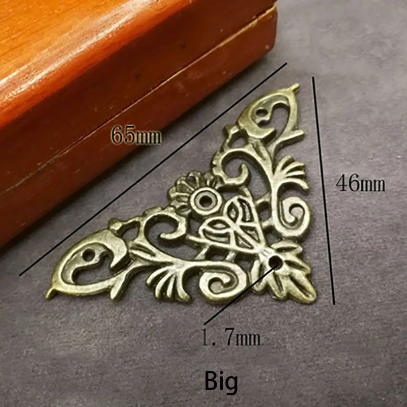 4 Pcs Cupboard Wood Corner Decorative Flower Wrap Corners Bronze Cover Guard Box Feet Metal Embossed Corner Code Wood Box Feet Protector Furniture Corner Protector Decorative Corner Cover