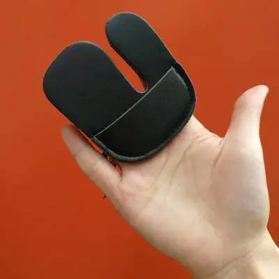Стрельба Из Лука Защитный перчатка для левой руки предохранитель традиционный лук и стрела палец охранники изогнутый лук открытый стрельба принадлежности для охоты - Цвет: black B