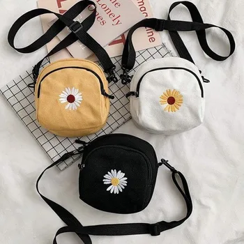 

2020 new small daisy canvas bag Korean fashion embroidered ladies shoulder bag ins fresh and versatile mobile phone bag