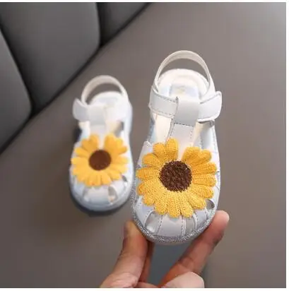 

2020 New Girls Summer Children's Sandals 1-6 Years Old Princess's embroidery Shoes With Soft Soles Anti Slip