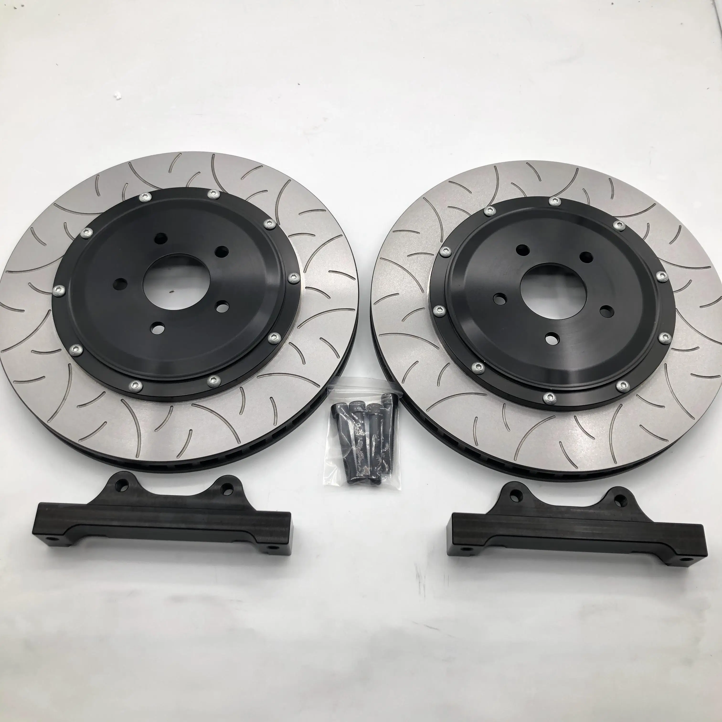 

Jekit Brake rotors 330x28mm with black center cap and bracket fit for F iat rim17