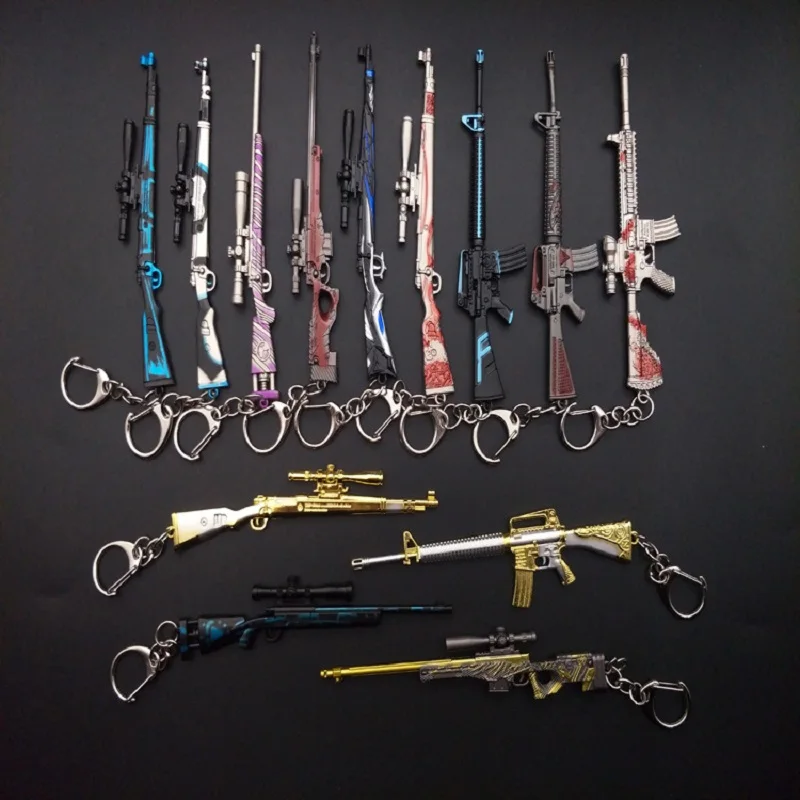 

Game PUBG KeyChain 3 Helmet 12CM 98K AWM Color Key chain Playerunknown's Cosplay Props Alloy Armor Model Pan Key ring AK M6